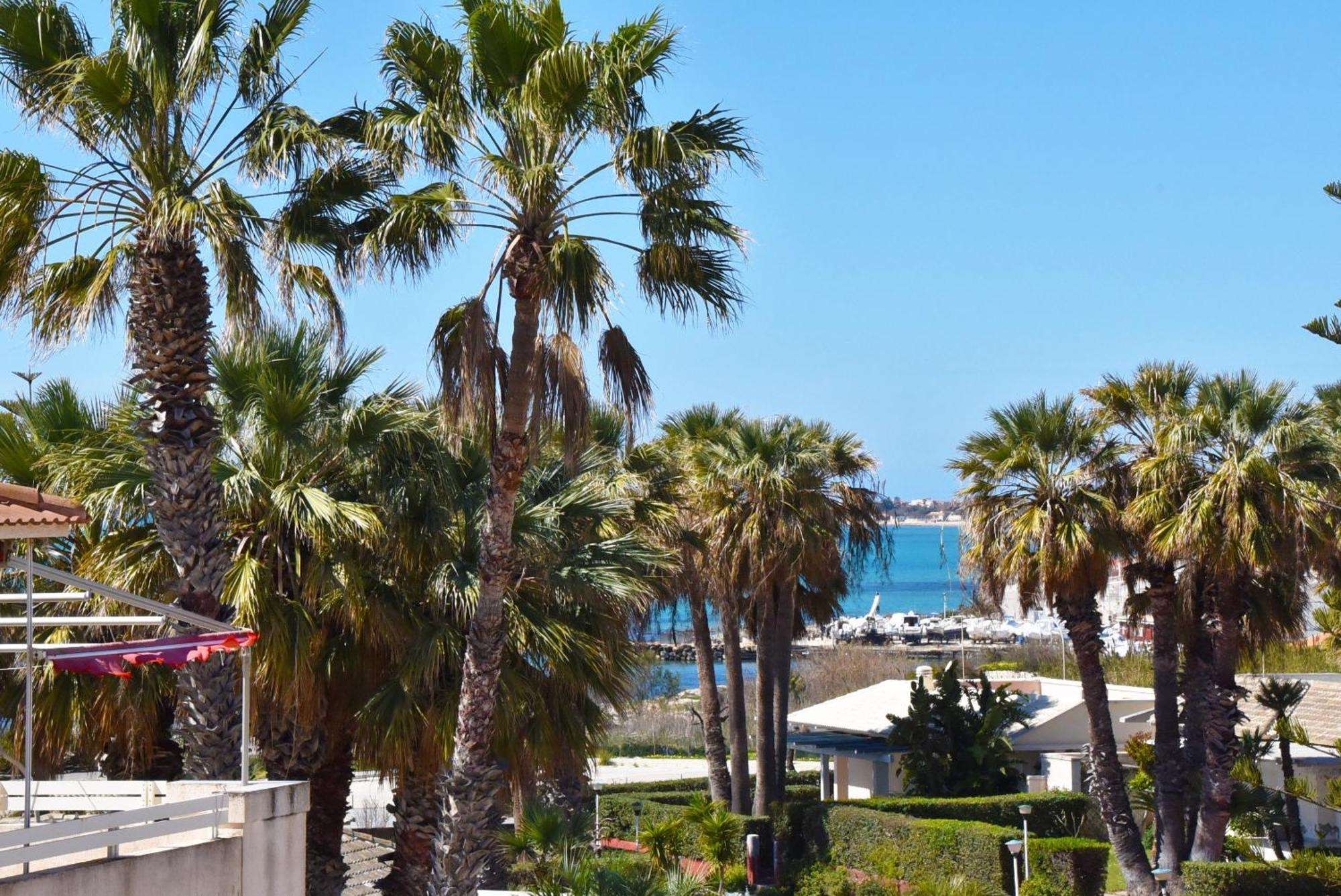 Appartement Punta Di Mola House à Marina di Ragusa Extérieur photo